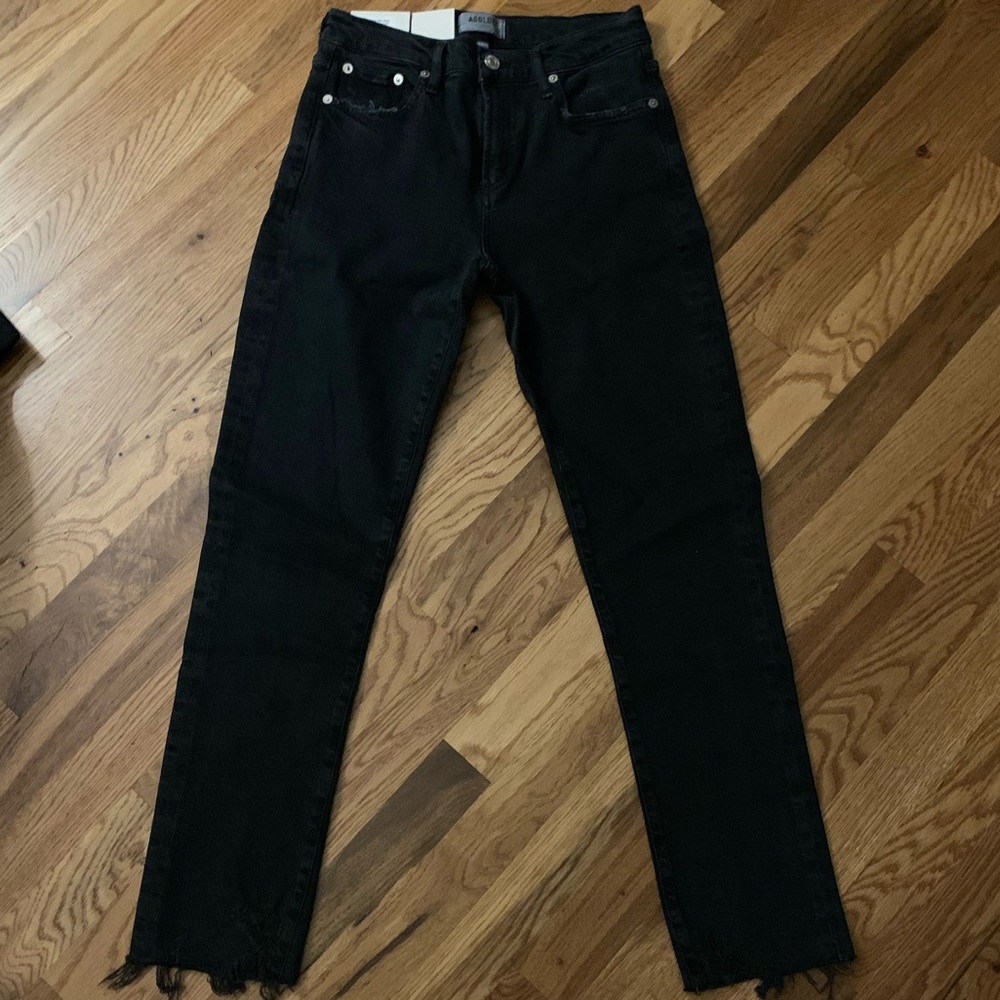 AGOLDE Toni Fray Hem Straight Leg in Feral wash size 25